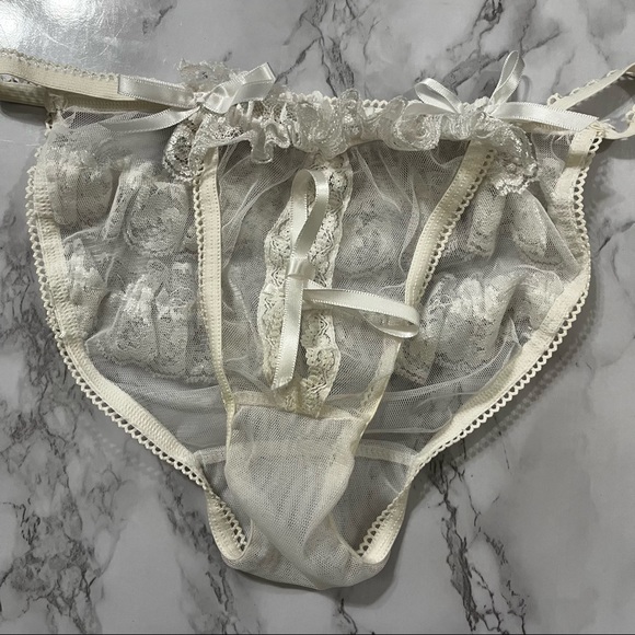 Frederick's of Hollywood Intimates & Sleepwear Fredericks Of